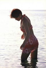 47岁铃木保奈美气质写真 获赞永远的赤名莉香