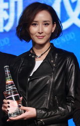 幻灯组图：胡静产后首度亮相 转变身份做监制