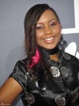 组图：格莱美红毯群星纷纷亮相星光熠熠