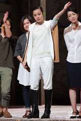 组图：何韵诗纪念入行10年 《贾宝玉》20场演毕谢幕