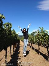 组图：李小璐贾乃亮携女美国度假 奢华房车曝光