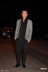 组图：梁靖琪黄敏豪婚宴众星捧场 先忙工作不急造人