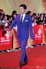 北京电影节红毯黯淡 章子怡灿笑蒋雯丽似修女