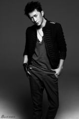 组图：韩庚黑白写真曝光 面容神秘如军人般坚毅