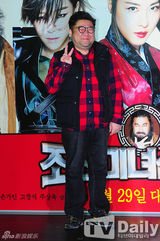 组图：河智苑宣传《美女三剑客》撩发秀美腿