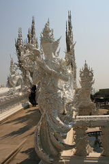 组图：泰国清莱早晨无处不优雅 参观龙坤艺术庙