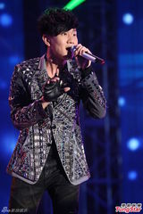 组图：严爵挑战唱跳险破音 林俊杰压轴热舞