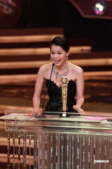 组图：胡杏儿获我最喜爱的电视女角色激动难抑