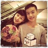 组图：43岁万绮雯容颜不老似花季少女