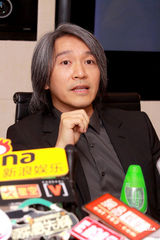 幻灯：周星驰担任执行董事压力大 将与美国公司合作