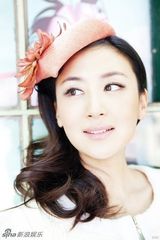 组图：石琳素雅怀旧写真 展诱人特质