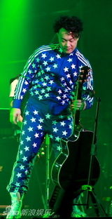 幻灯图：陈奕迅北京开唱 搞笑模仿刘德华