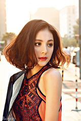 组图：毛林林街拍写真 彰显都市摩登范儿