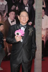 组图：金像奖红毯星光灿烂 众星持小新齐卖萌