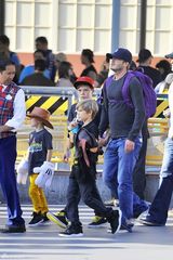 高清组图：贝克汉姆带三个儿子迪斯尼乐园游玩