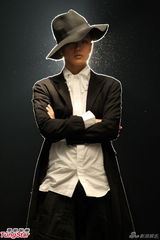 组图：何韵诗以全黑打扮拍新歌《无脸人》MV