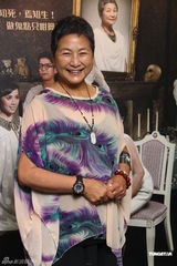 组图：郑欣宜参演舞台剧 生日与郑少秋庆祝