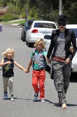 组图：潮妈格温-斯蒂芬妮携儿子出游