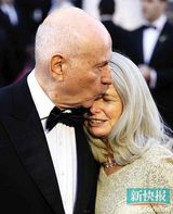 组图：众星情侣夫妻档携手奥斯卡红毯拼恩爱