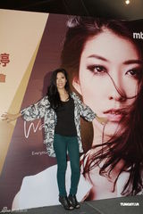 组图：曲婉婷首发唱片香港销量超越白金