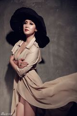 组图：王烟蒙推御姐范写真大片知性