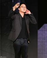 高清组图：众服役艺人参加韩国《演艺士兵演唱会》 