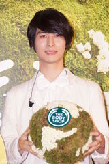 组图：严爵聊理想女友条件 失落未入围金曲奖