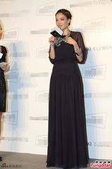 组图：舒淇黑色长裙亮相 微笑甜美气质优雅