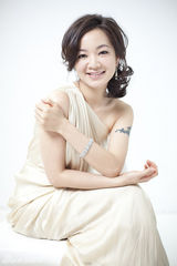 组图：阿雅登《时尚新娘》封面 展现蜕变后的美丽