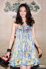 高清图：舒淇碎花连衣裙亮相 尽显窈窕动人身姿