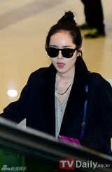 组图：韩星韩佳人赴日宣传《月亮怀抱太阳》