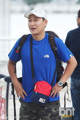 组图：韩星韩恩贞等《丛林的法则》成员赴非洲