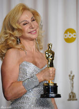 高清组图：奥斯卡后台获奖众星举金人光彩照人