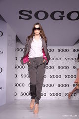 组图：时尚篇春夏服装汇演 张彤吴妍君周莹走秀