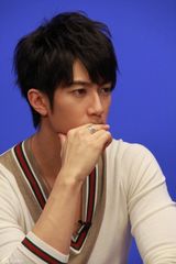 高清组图：吴尊做客新浪花絮照 阳光美男表情百变