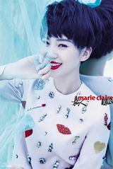 组图：刘诗诗早春写真烈焰红唇短发俏美