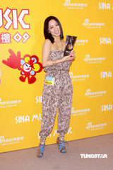 幻灯图：容祖儿陈奕迅等众艺人出席民意指数颁奖礼