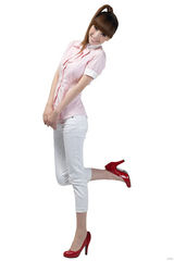 高清组图：女主播柳岩古裙出镜 坎坷追梦路不言悔