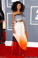 高清组图：艾斯佩兰撒-斯帕尔丁印染礼服亮相