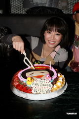 高清组图：张灵举办生日会 与Fans开心庆祝生日