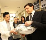 幻灯图：苏有朋春装出席活动 热心慈善全心公益