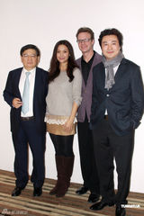 组图：徐静蕾笑看贺岁大战 新片受商界精英肯定