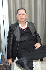 组图：古天乐高圆圆远赴云南拍戏 郑秀文探班打气