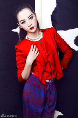 组图：刘梓娇写真贵气十足 彰显冷艳女王气质