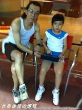 组图：李咏9岁女儿曝光 与爸爸共度快乐周末