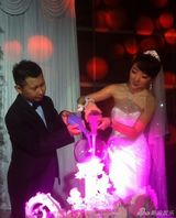 组图：何云伟再婚娶美貌在读研究生 变妻管严