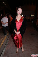 组图：林青霞携三女贺施南生法国授勋 唐唐现身