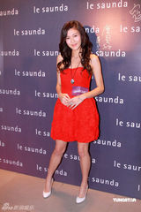 幻灯图：李彩华泰国买楼  Jessica C等名模走秀