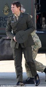 组图：汤姆-克鲁斯新片场面壮观 穿军装霸气外露