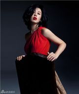 高清图：余男封面大片别样风情 谈性感是一种气场